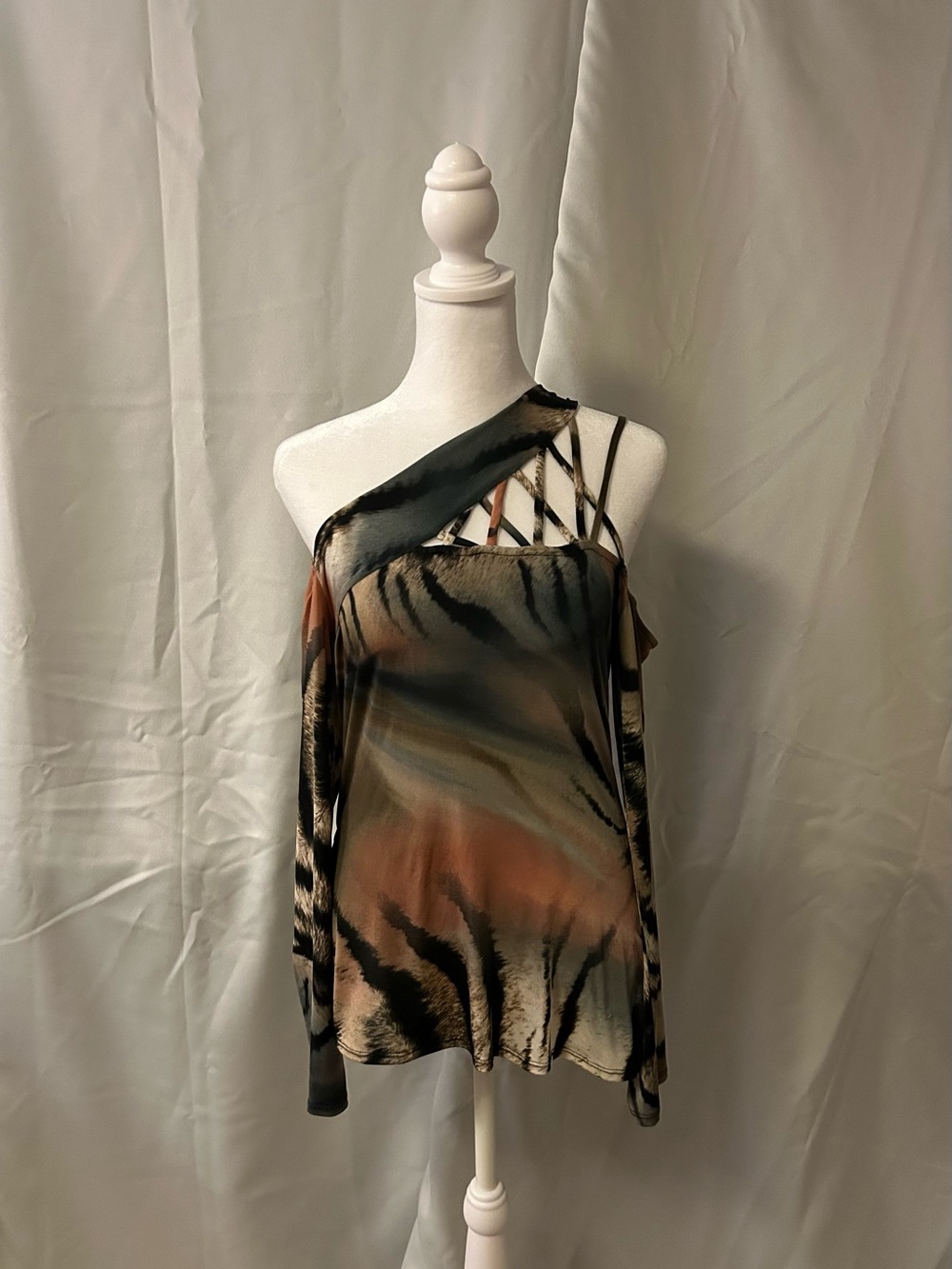VENUS Cold Shoulder Long Sleeve Animal Print Top
